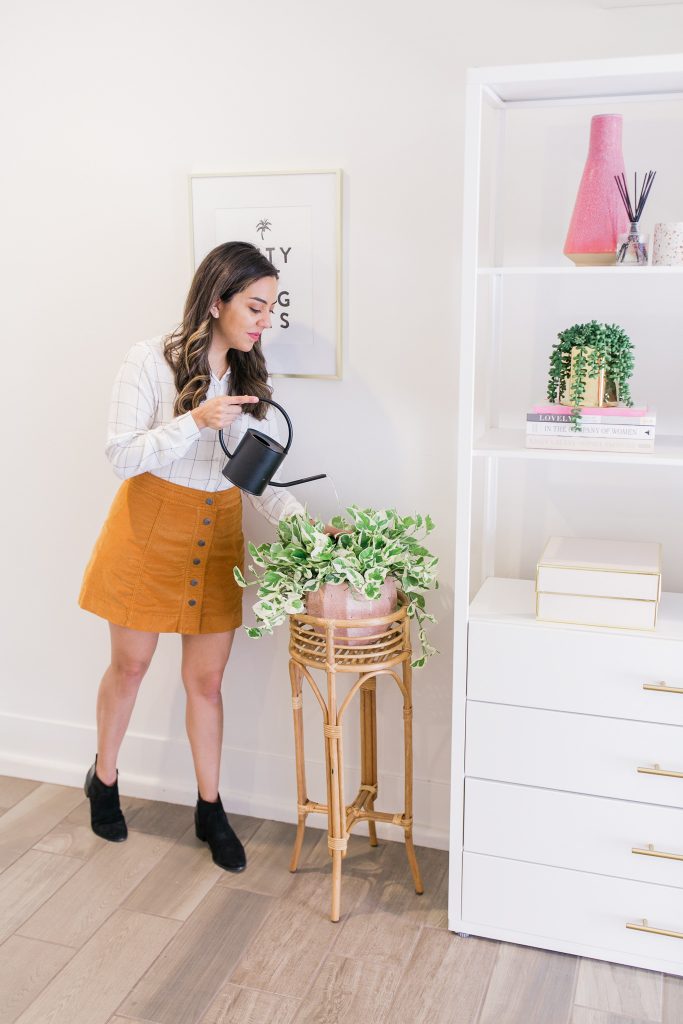 I'm so excited to finally share my minimal california inspire home office! It was important to create a space that would bring me joy to work in.