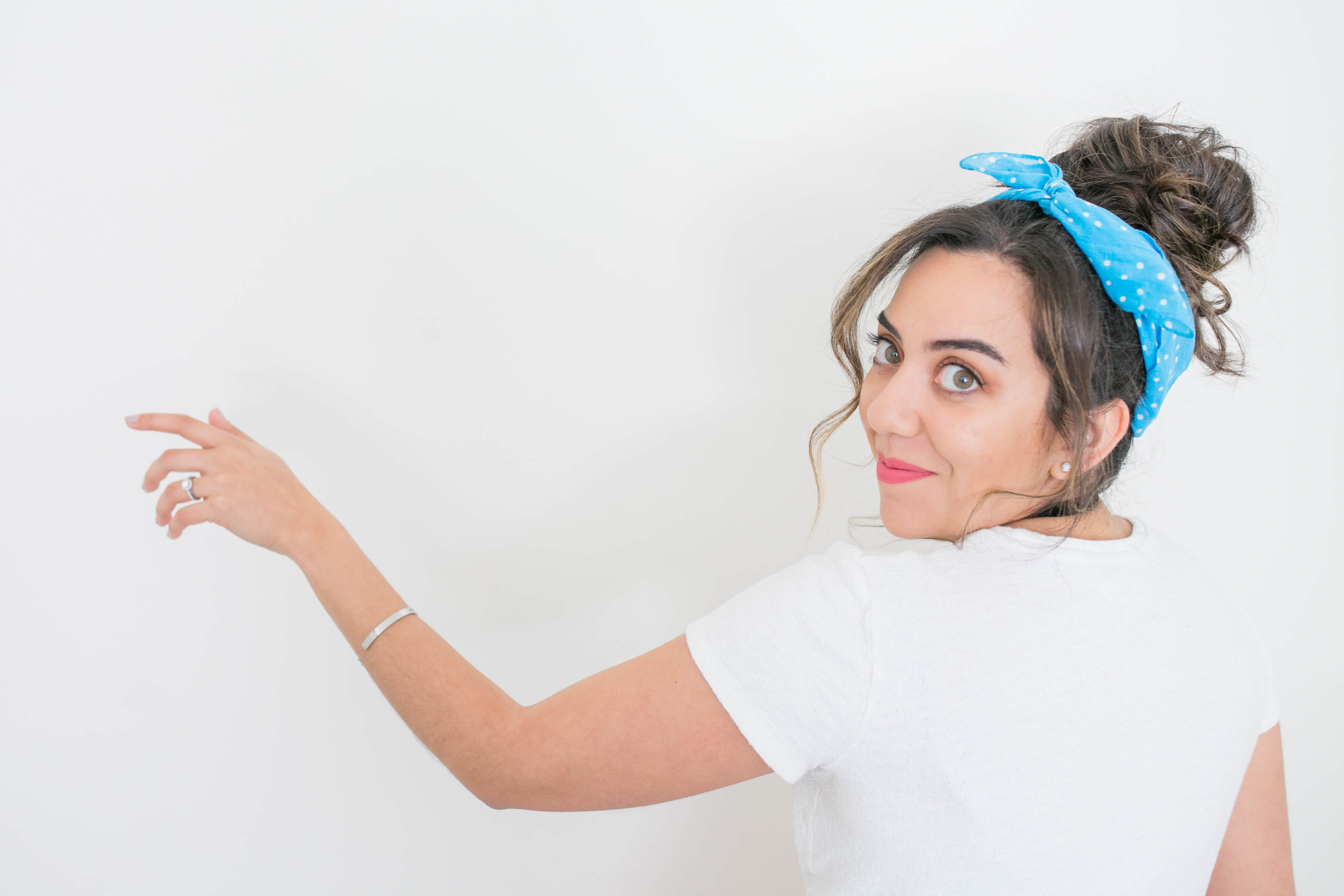 A quick and simple Cinderella top knot tutorial inspired by one of the original Disney princesses! A step-by-step style for your next Disneybound.
