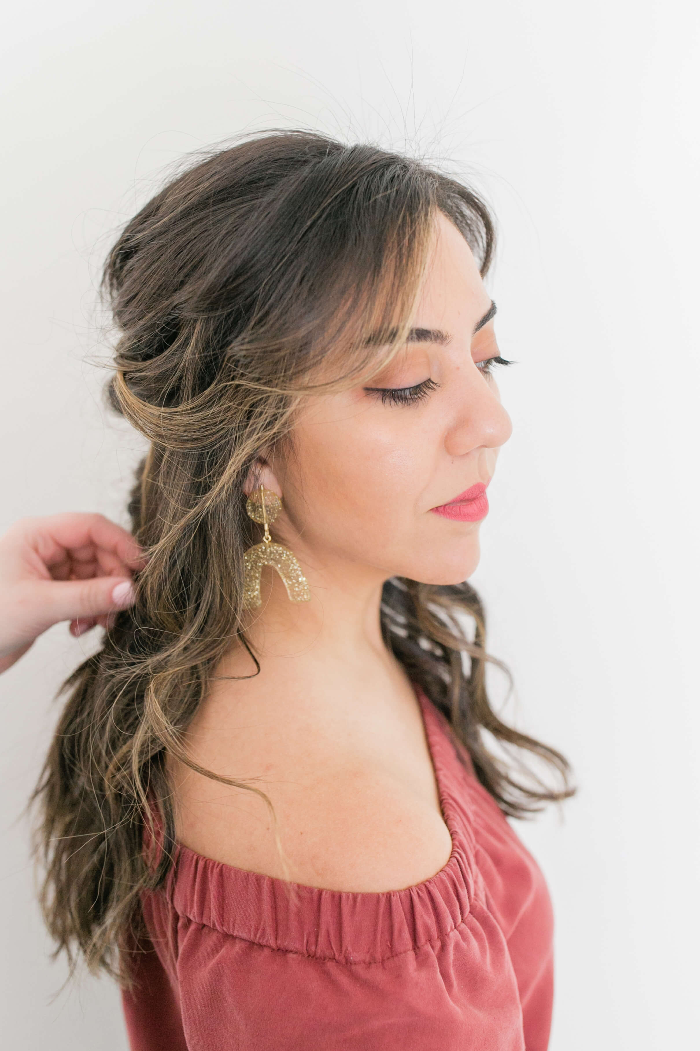 To celebrate the new live action remake of Disney's Aladdin, I created this Modern Jasmine Hairstyle DIY! The perfect boho hairdo!