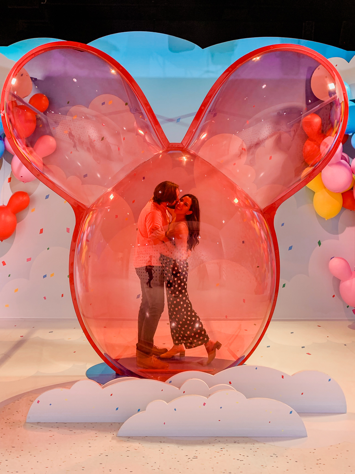 We visited the Pop-Up Disney! Mickey Celebration at the Disneyland Resort and it did not dissapoint! With plenty of photo-ops this cute walkthrough is a must!