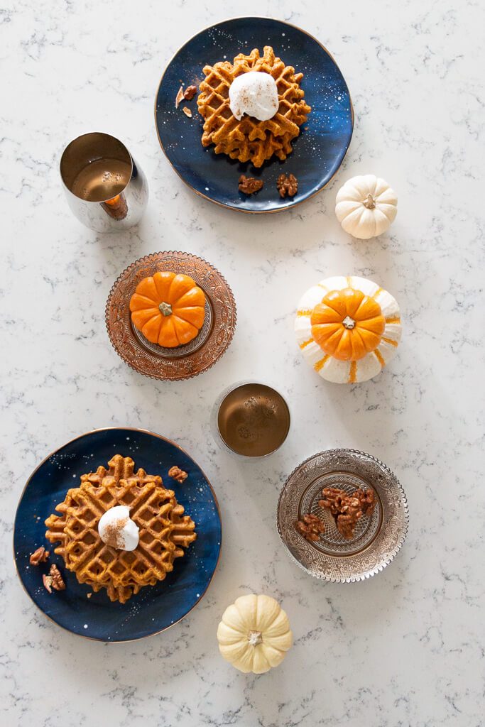 With the holidays fast approaching, these high protein pumpkin spiced waffles are definitely going to become a seasonal staple at Casa Kemy!